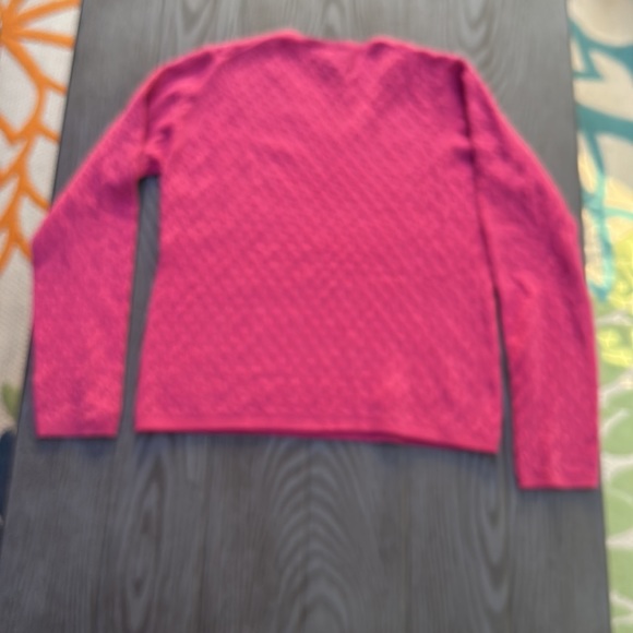 Woman’s 100 % Cashmere Sweater- Like New - Picture 3 of 3